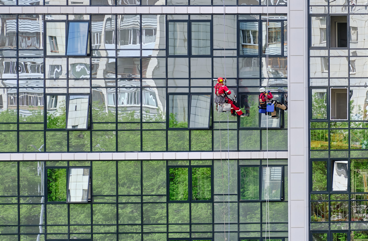 Fensterputzer für saubere Glas- & Fassadenreinigung in Nürnberg & Umland